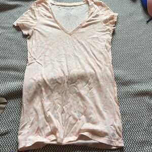 AE Peach and white tshirt